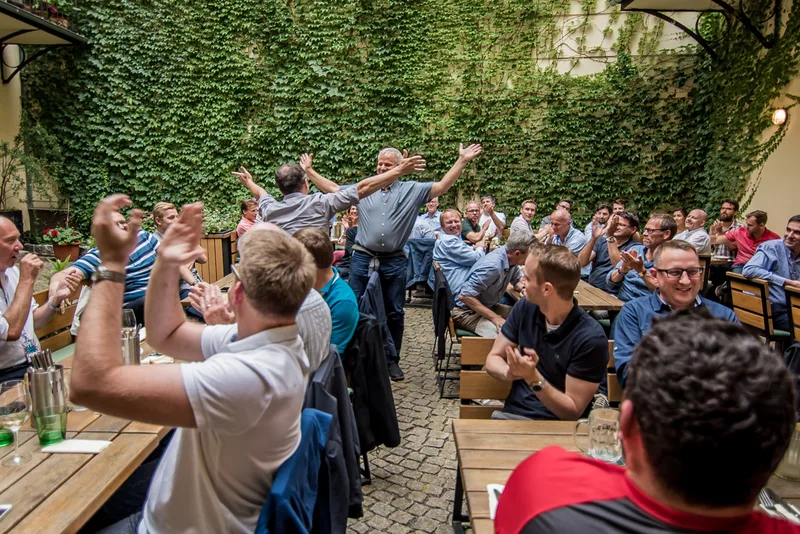 Siegerehrung bei der Siemens-Schnitzeljagd in Prag