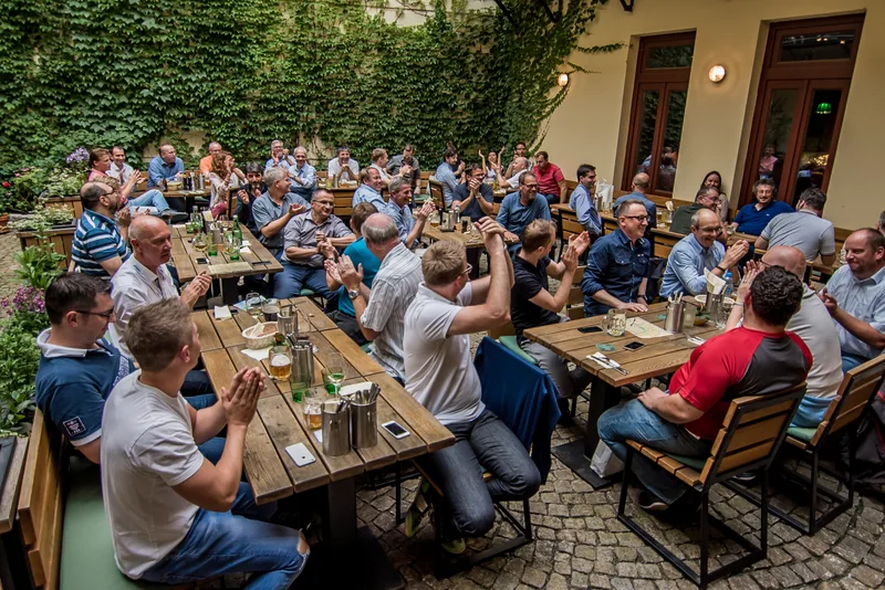 50 zaměstnanců Siemensu na závěrečném vyhlášení Treasure Huntu v Praze